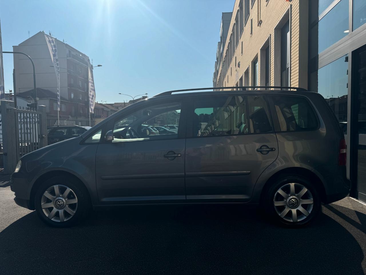 Volkswagen Touran 1.6 16V FSI Highline NEOPATENTATO