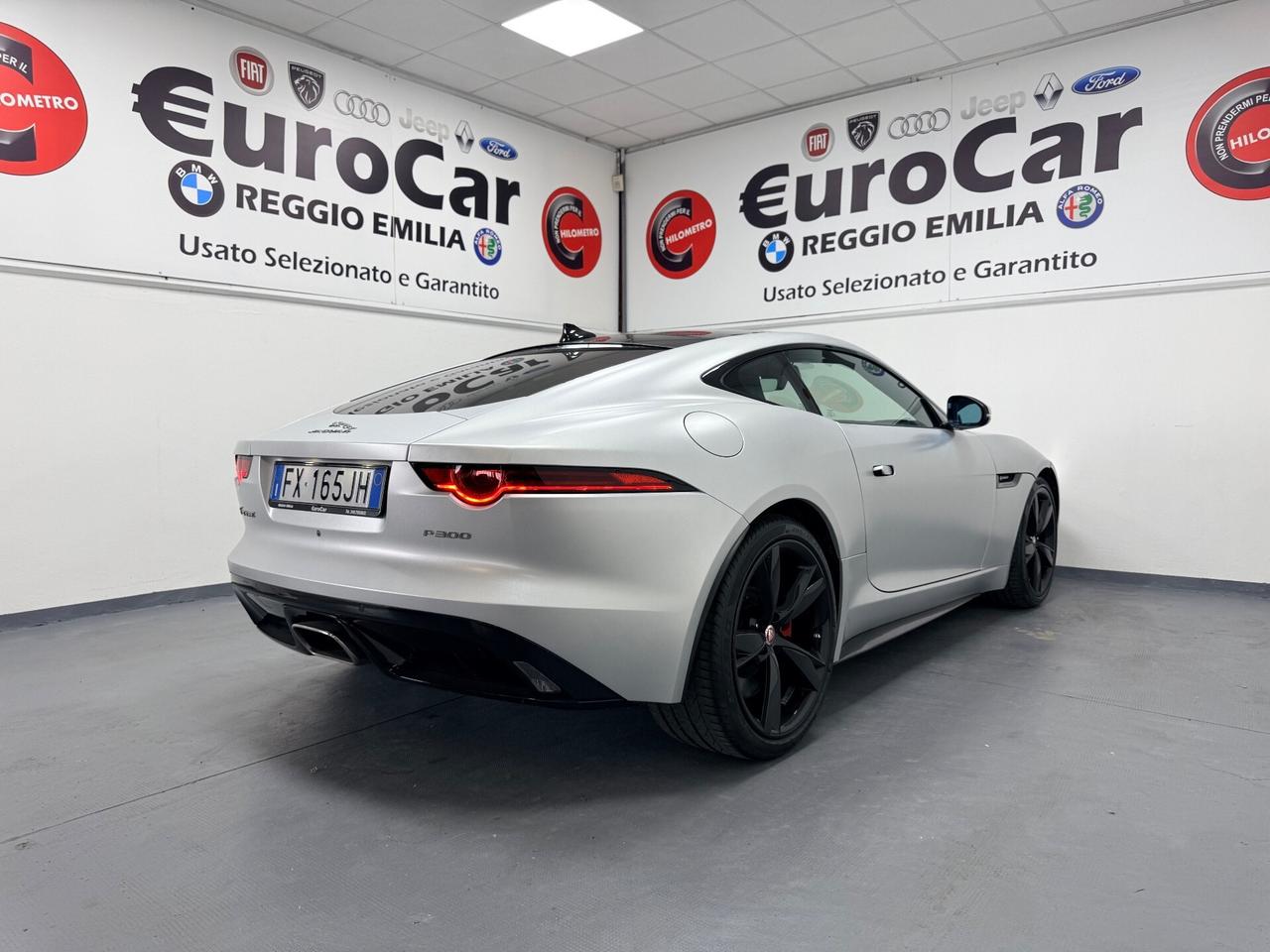 Jaguar F-Type 2.0 aut. Coupé Chequered Flag 05/2019 EURO 6D TETTO RETROCAM SCARICO