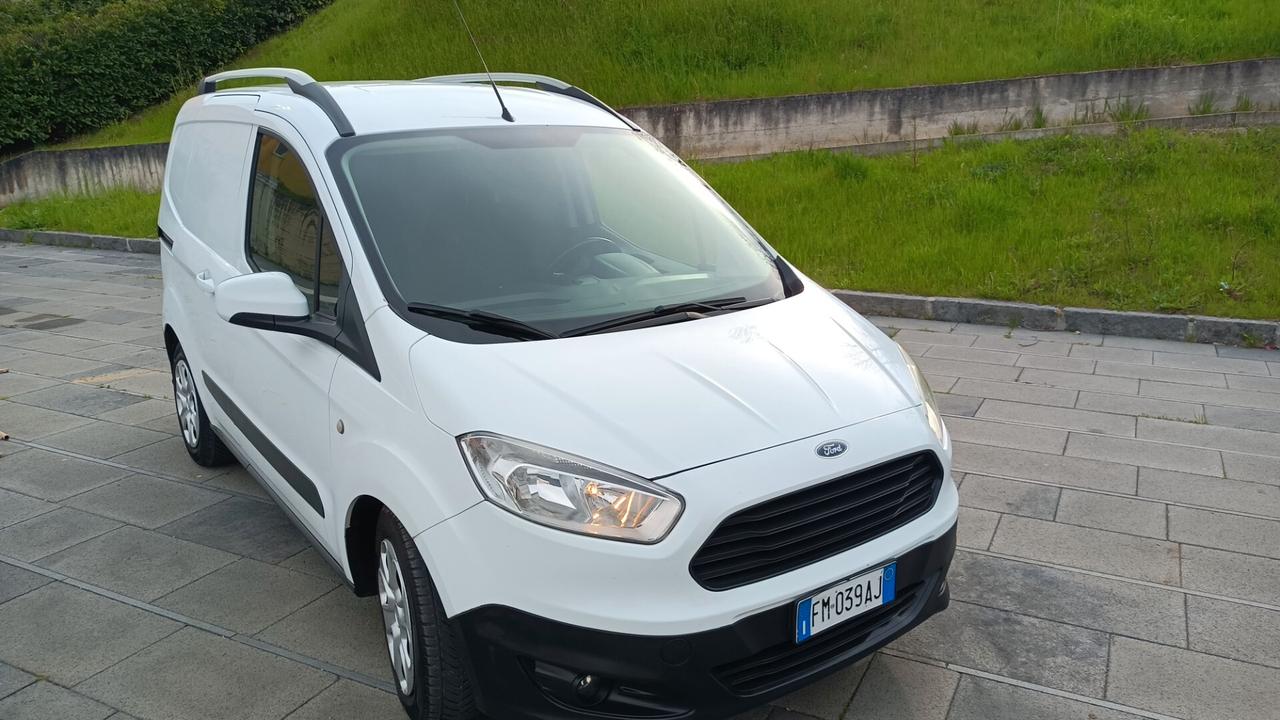 Ford Tourneo Courier 1.5 diesel pari al nuovo