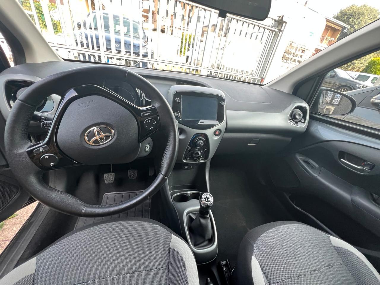 Toyota Aygo Connect 1.0 VVT-i 72 CV 5 porte x-play