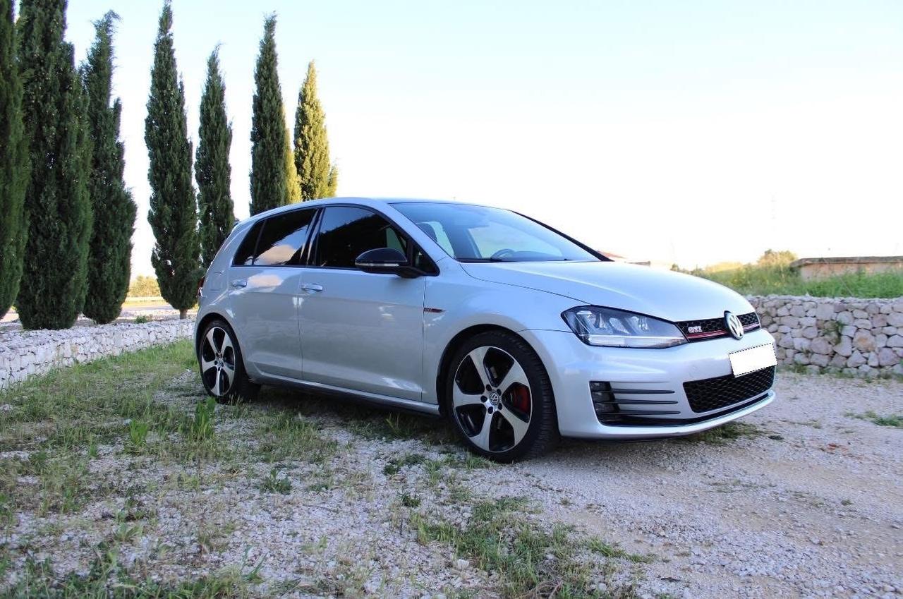 Volkswagen Golf GTI Golf GTI 2.0 TSI DSG 5p. BlueMotion Technology