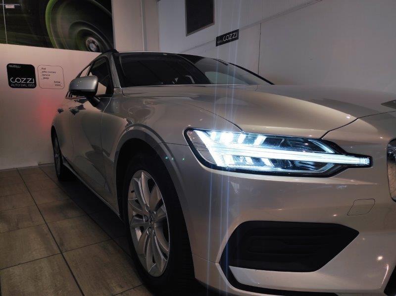 VOLVO V60 (2018-->) - V60 B4 (d) Geartronic Momentum Business