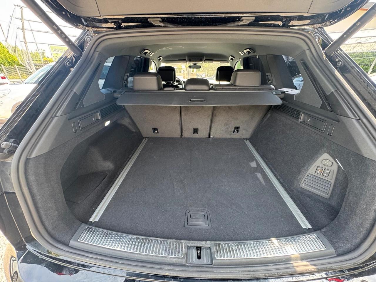 Volkswagen Touareg 3.0 V6 TSI R LINE