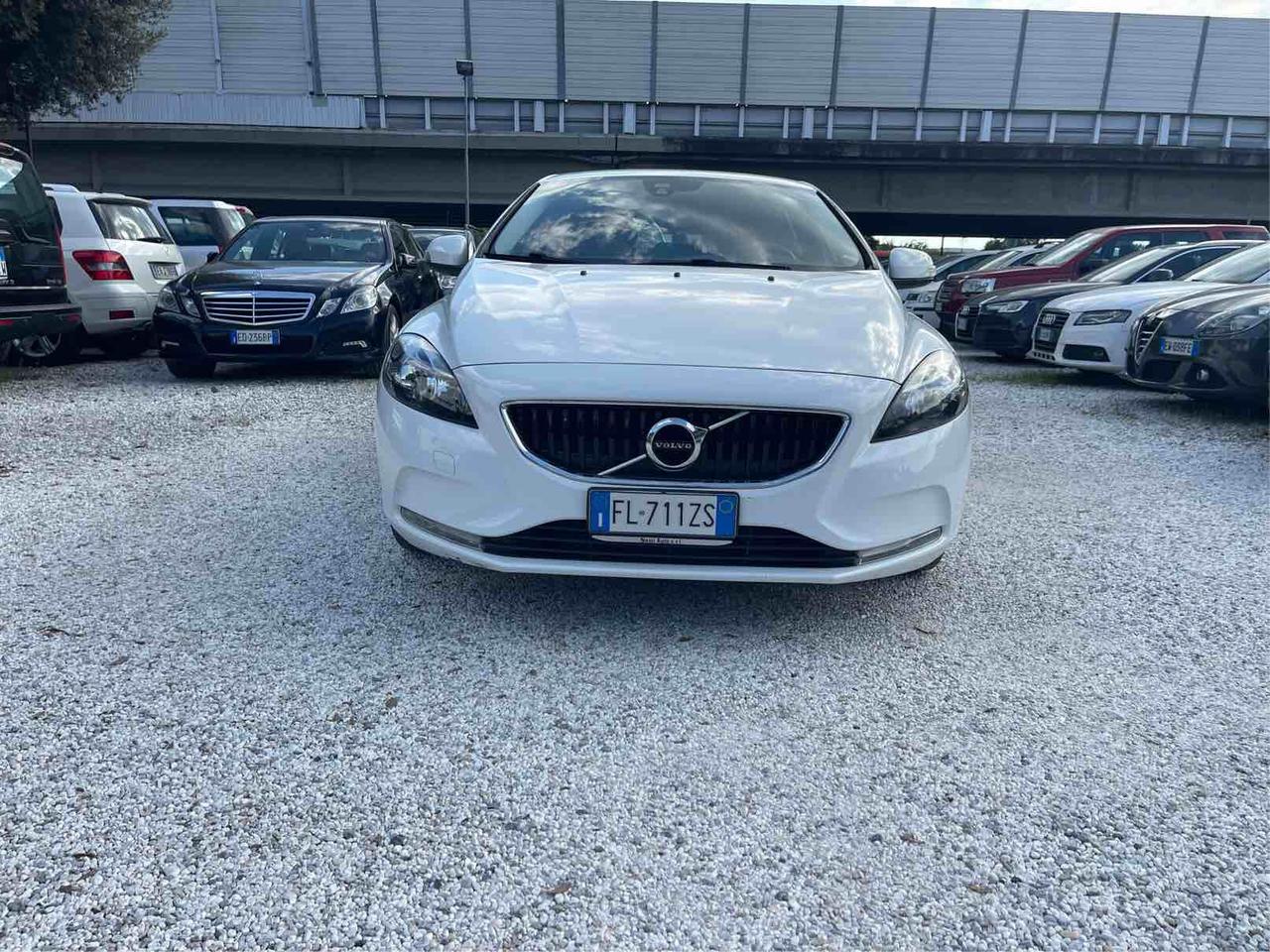 VOLVO V40 - D2 INSCRIPTION
