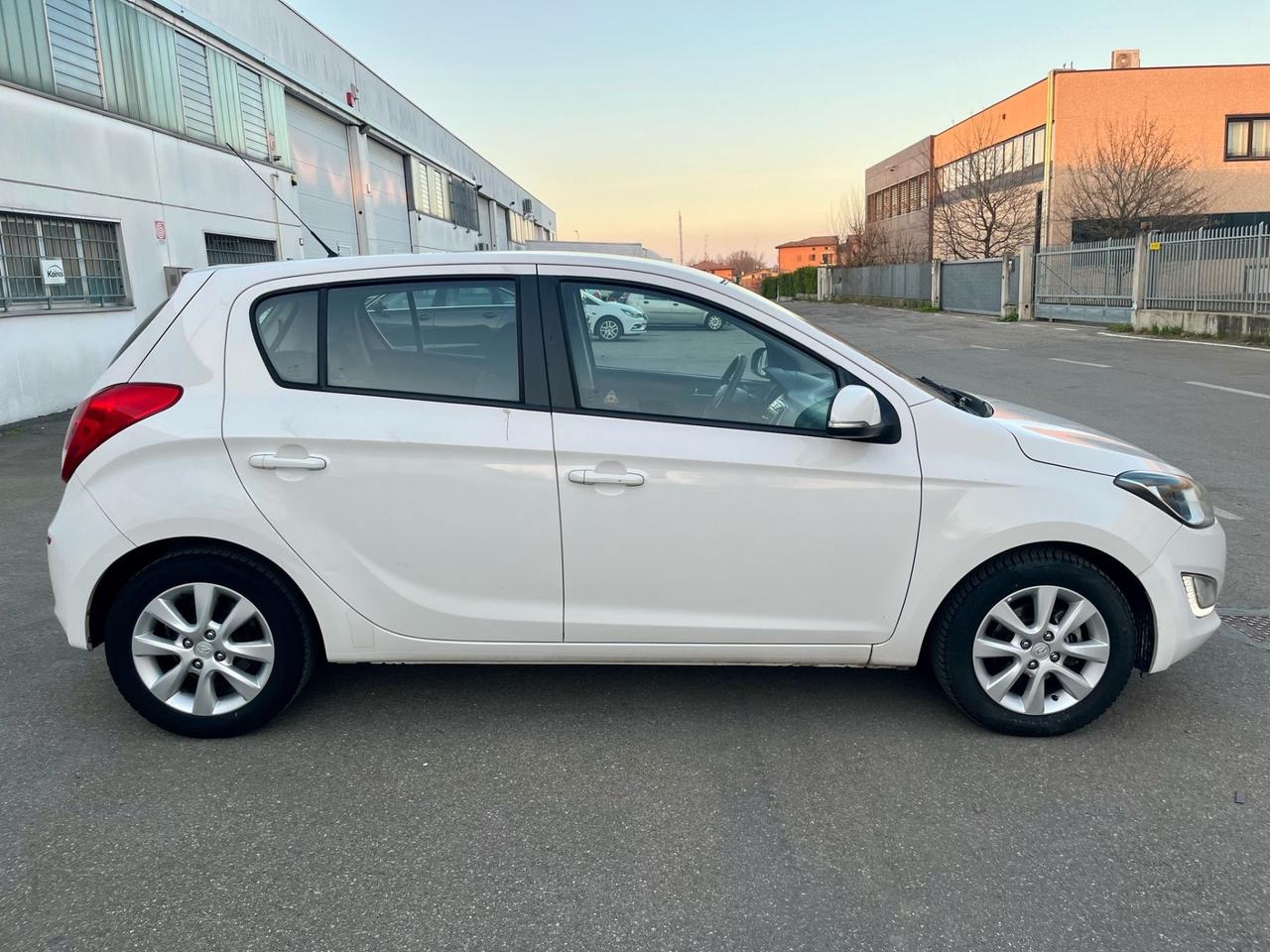 Hyundai i20 1.2benzina 2013 150.000km per neopatentati