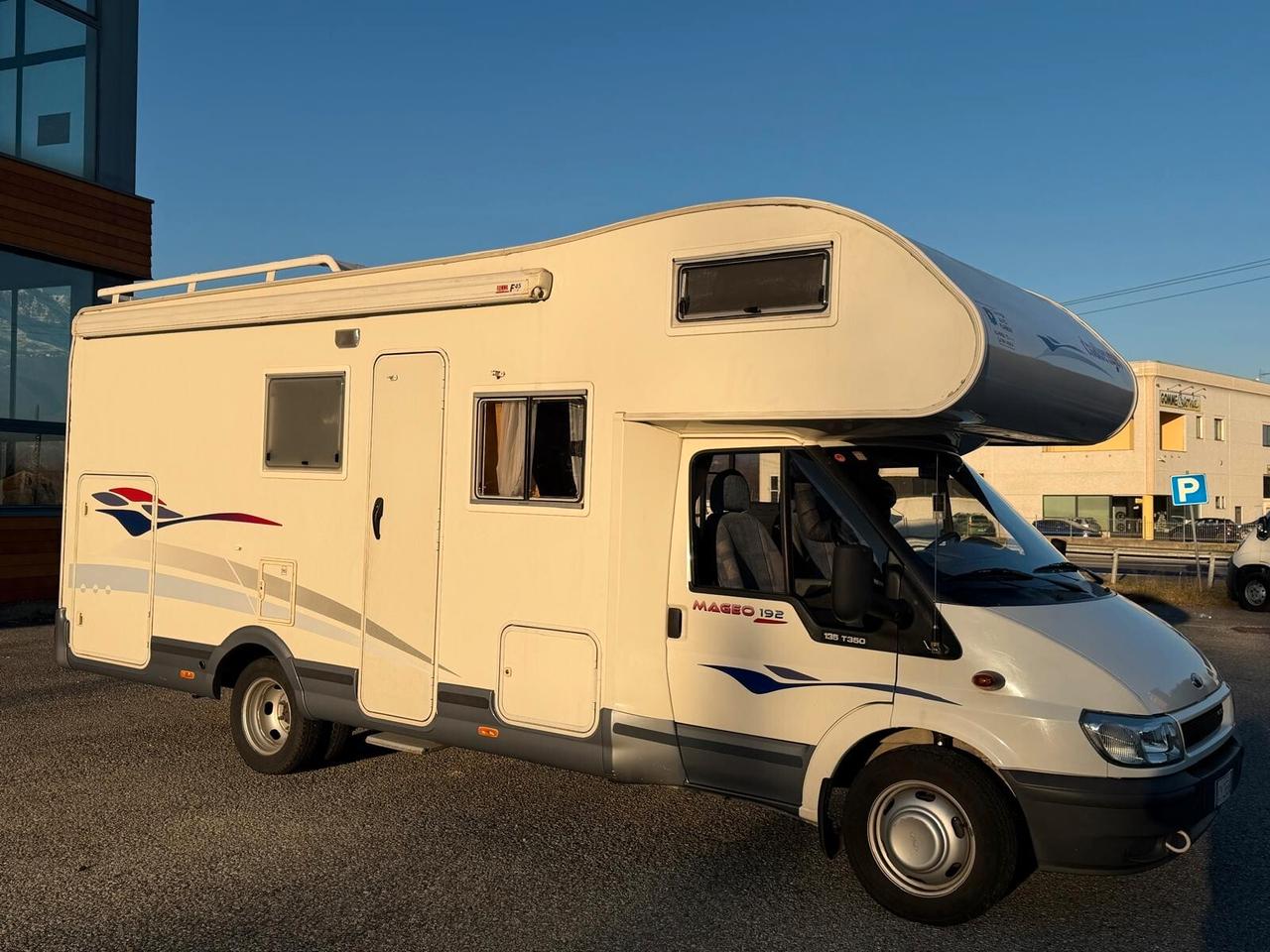 Ford TRANSIT mansardato
