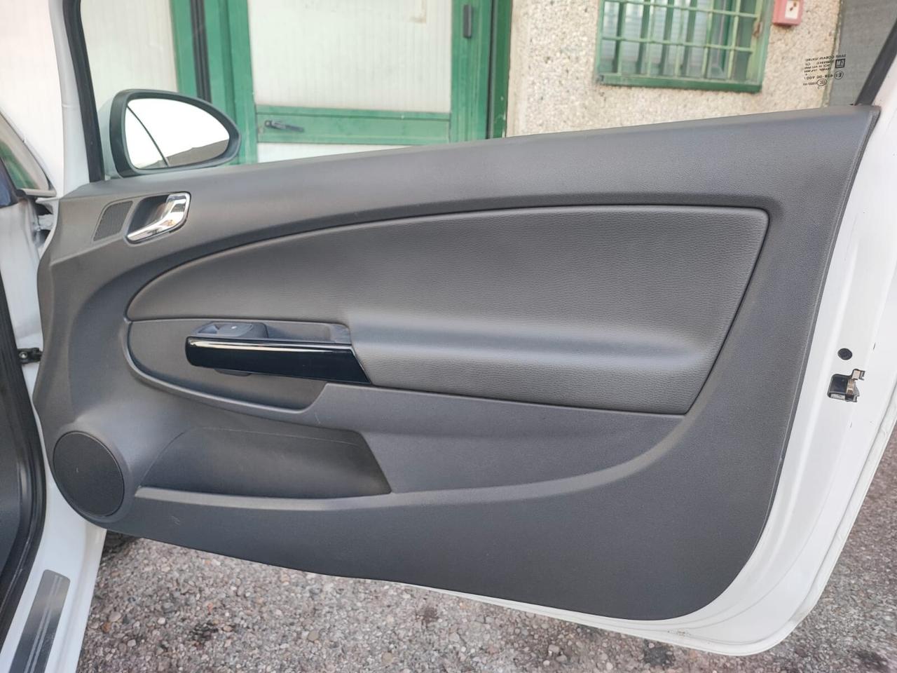 Opel Corsa 1.0 3 PORTE BENZINA NEOPATENTATI 2012