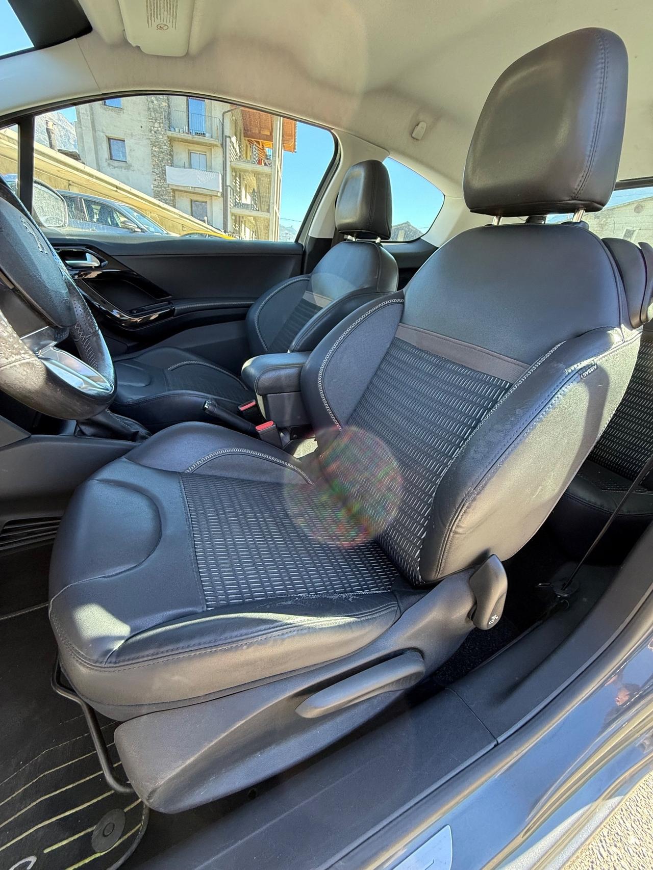 Peugeot 208 1.2 VTi 82 CV 3 porte Allure