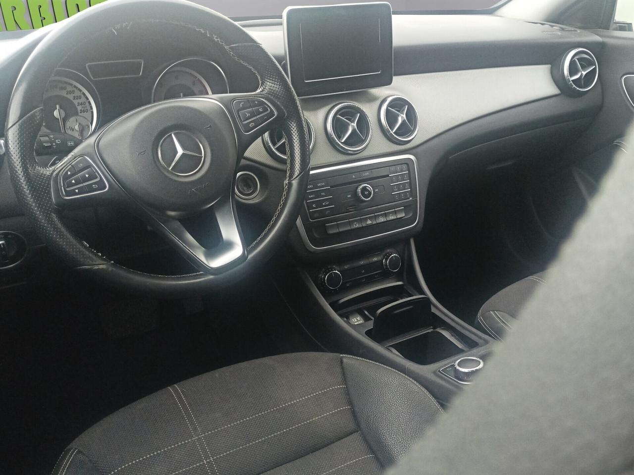 Mercedes-benz CLA 200 d Business
