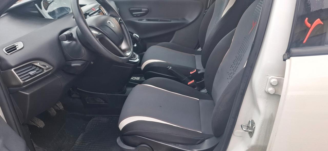 Lancia Ypsilon 1.2 69 CV 5 porte GPL Ecochic Silver