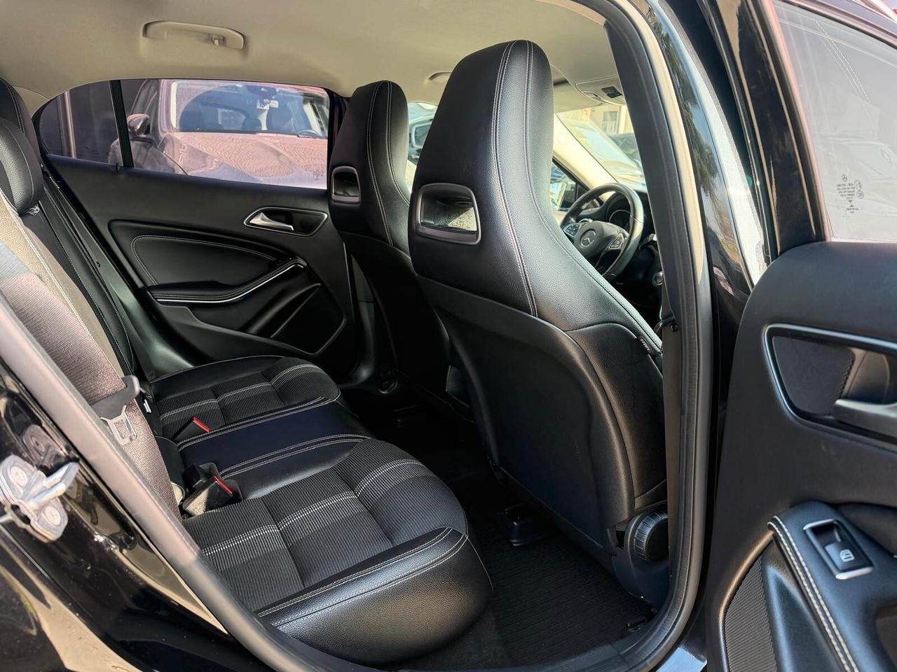 Mercedes-Benz GLA 200 Premium Auto *TAGLIANDI MERCEDES*