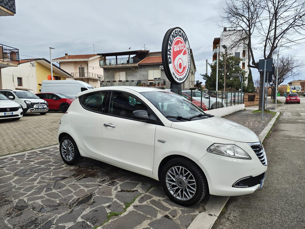 Lancia Ypsilon 1.2 69 CV 5 porte GPL Ecochic Silver