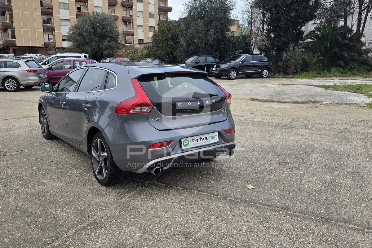 VOLVO V40 D2 R-design Momentum