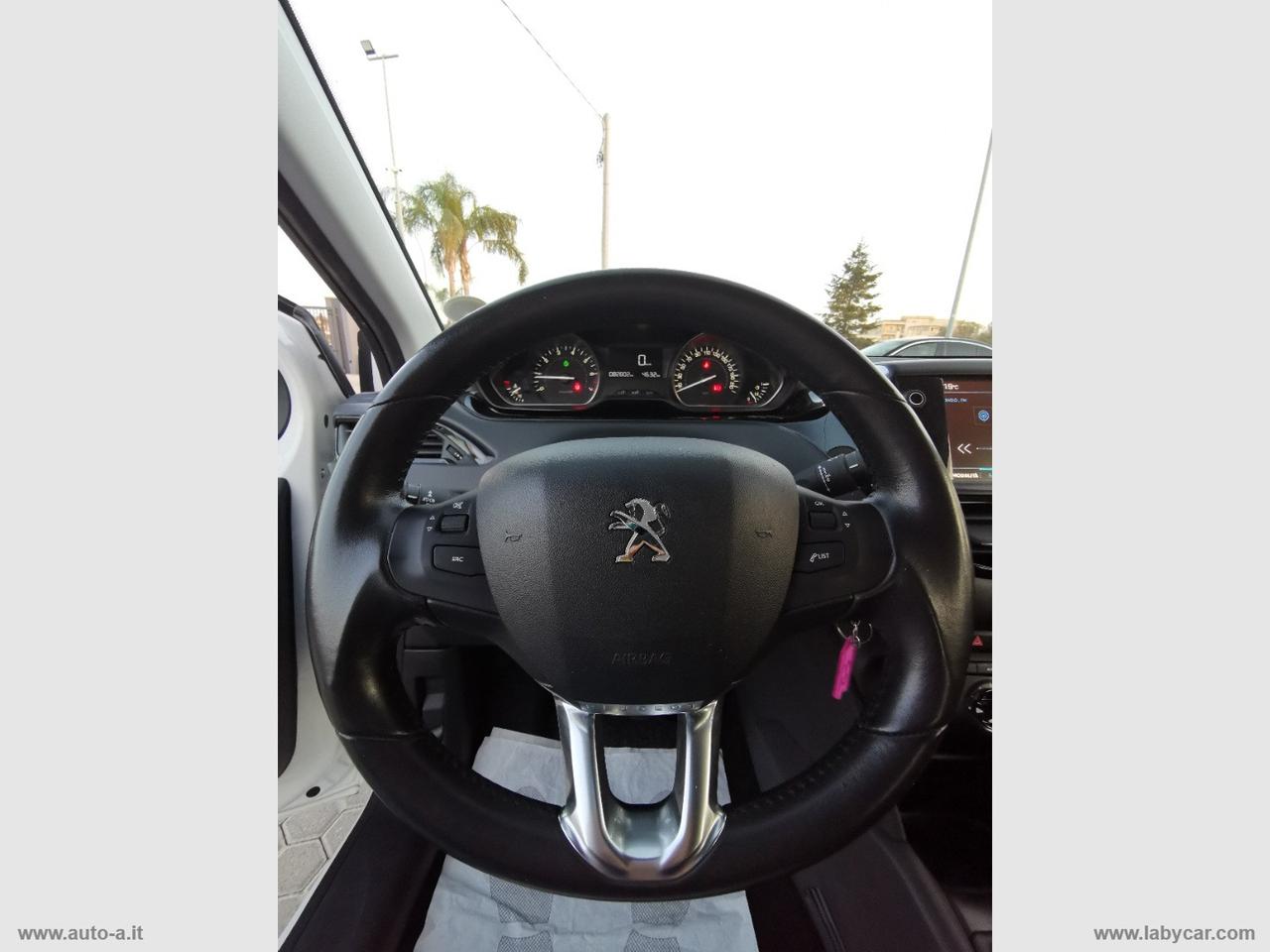 PEUGEOT 208 PureTech 82 5p. Allure