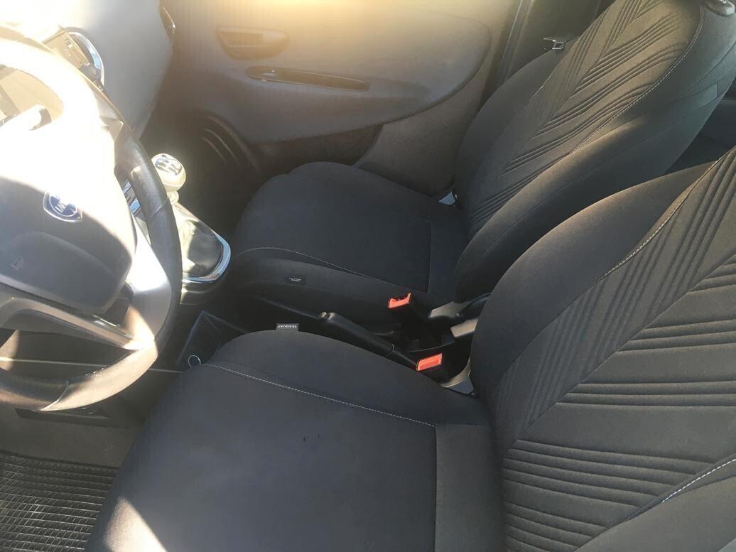 Lancia Ypsilon 1.0 FireFly 5 porte S&S Hybrid Gold