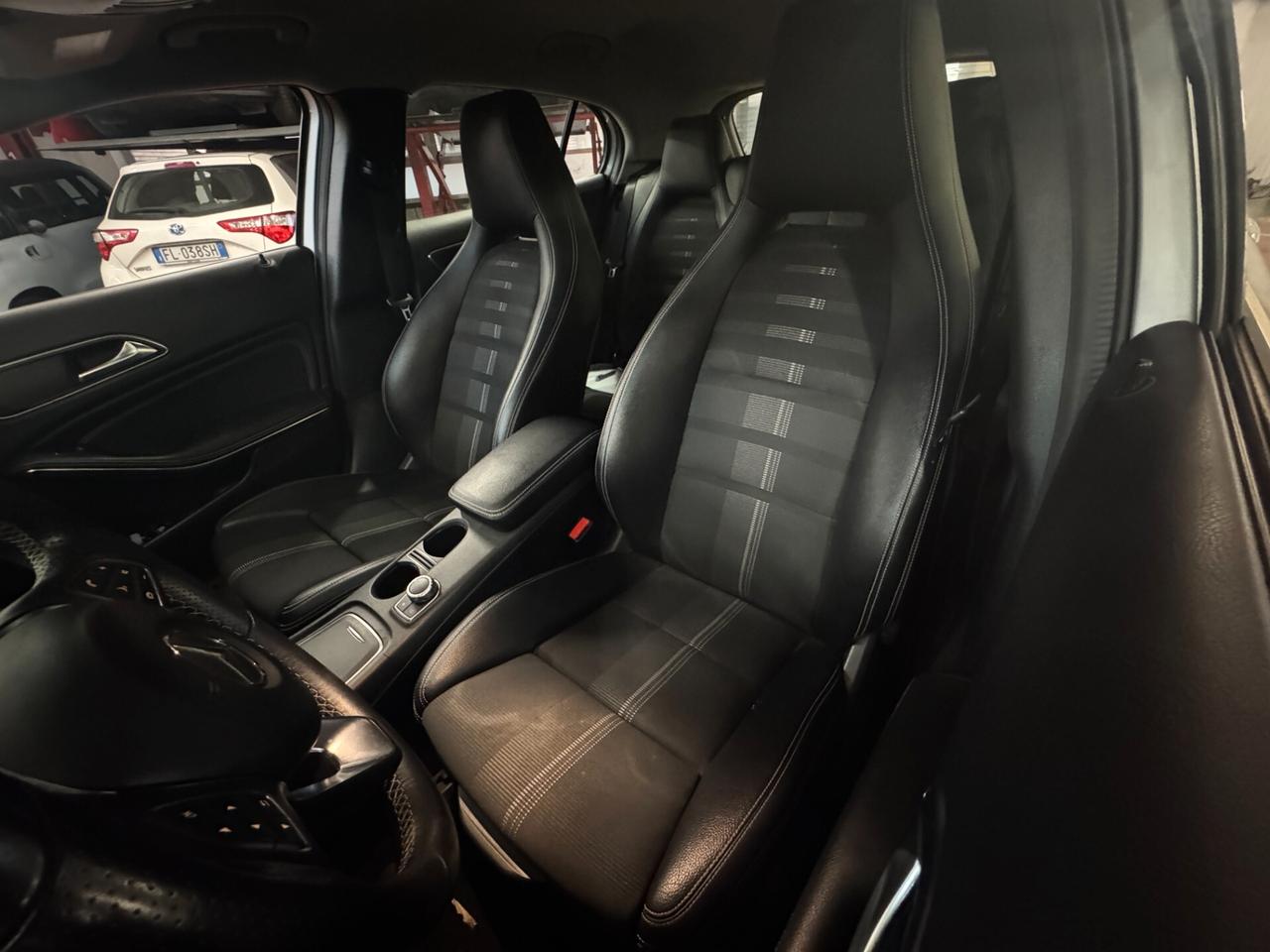 Mercedes-Benz GLA 180 180 d Sport auto UNICO PROPRIETARIO