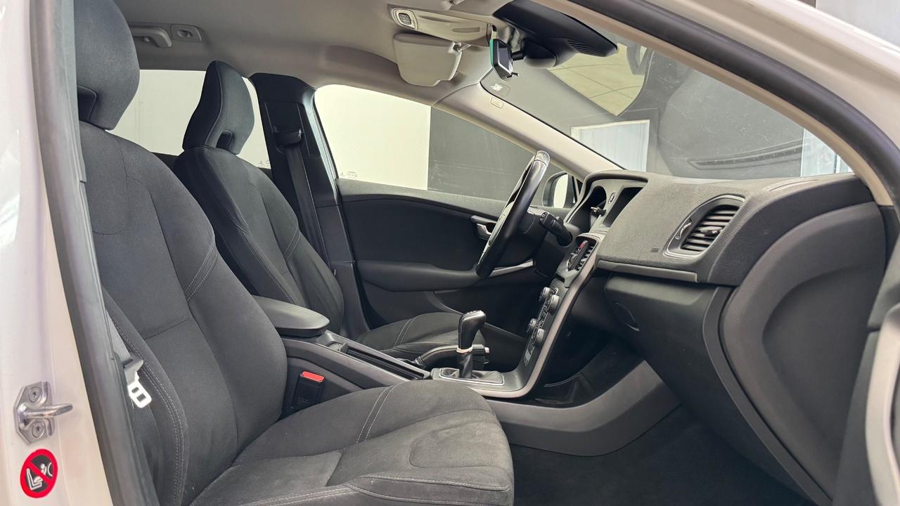 Volvo V40 D2 Momentum 2.0 120 Cv-2016