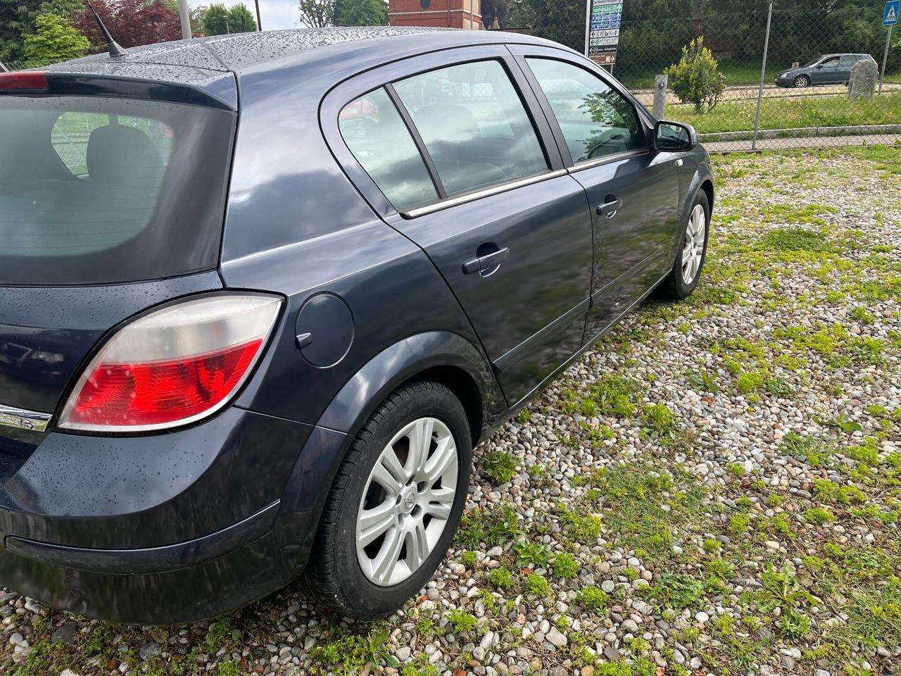 Opel Astra 1.6 16V VVT 5 porte Easytronic Cosmo Si Permuta