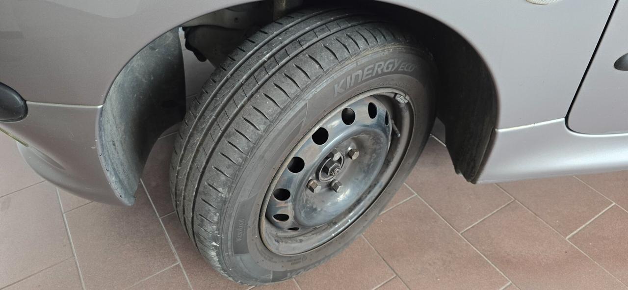 Peugeot 206 1.4 5p. 2 TRENI GOMME