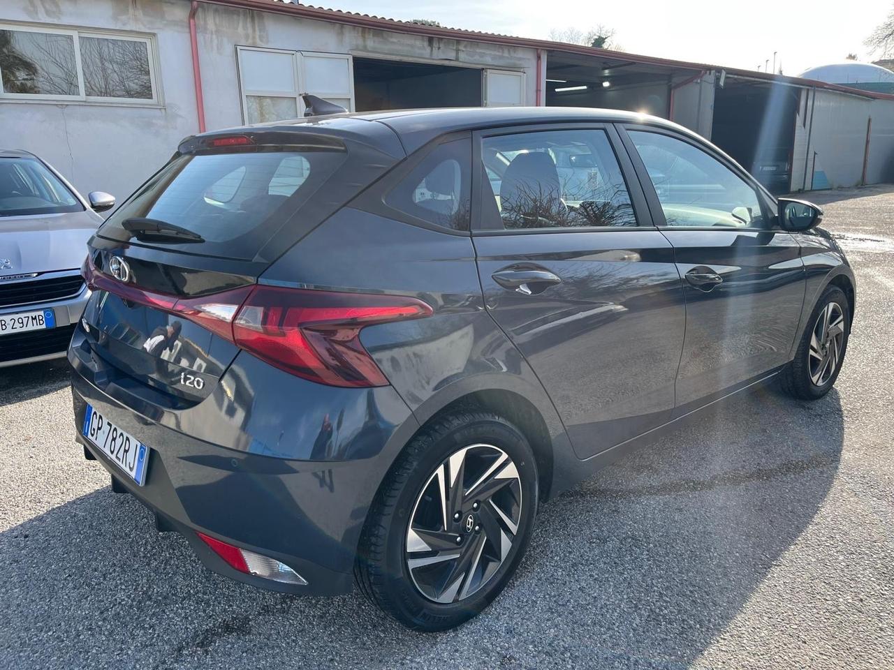 Hyundai i20-1.2 benz-full-2023