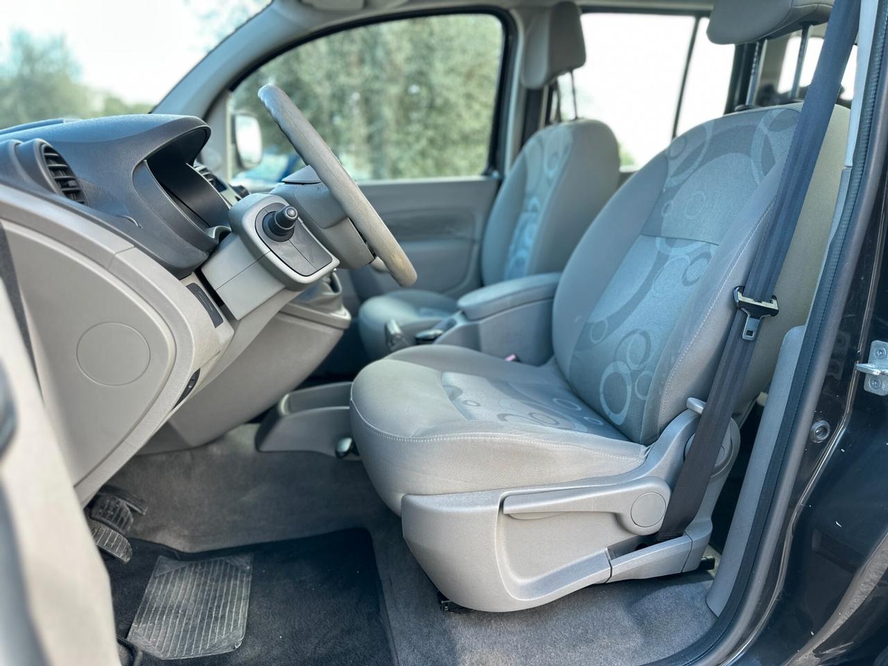 Renault Kangoo 1.5 dCi 105CV 5 porte Pianale Ribassato con Pedana