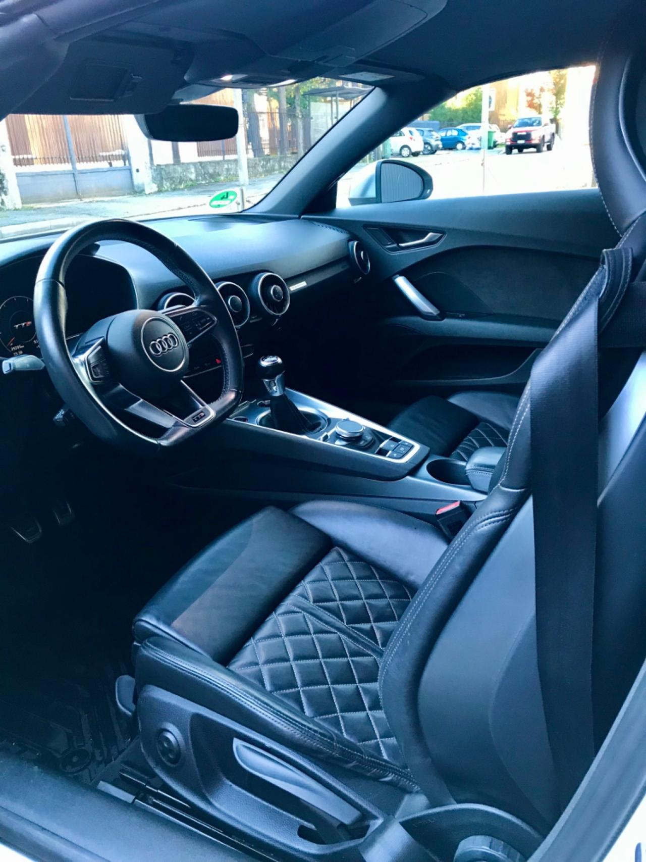 Audi TT TTS Roadster 2.0 TFSI 310 CV quattro