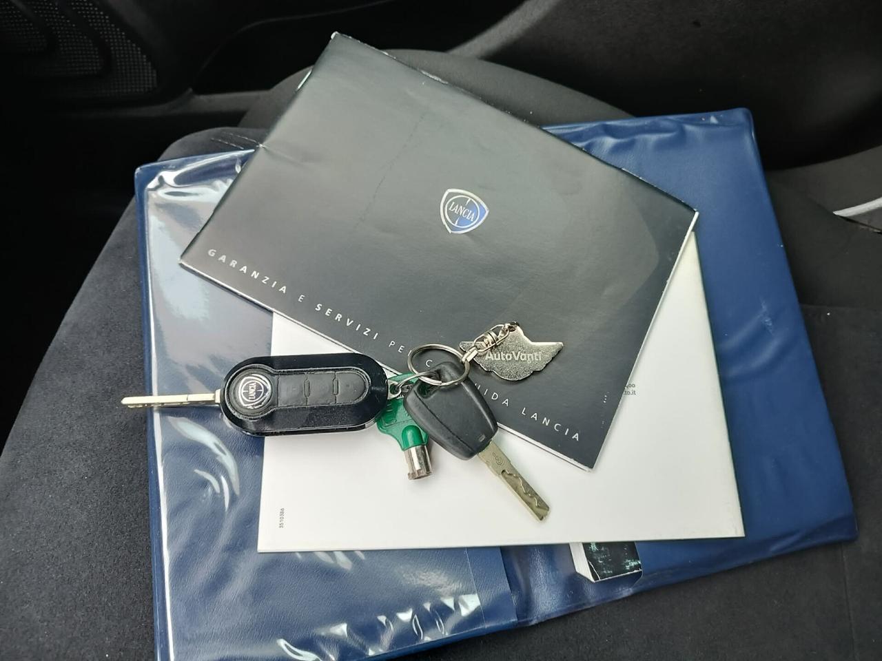 Lancia Ypsilon 1.2 69 CV 5 porte GPL Ecochic Silver