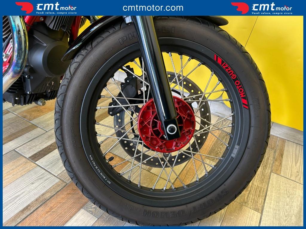 Moto Guzzi V7 - 2015