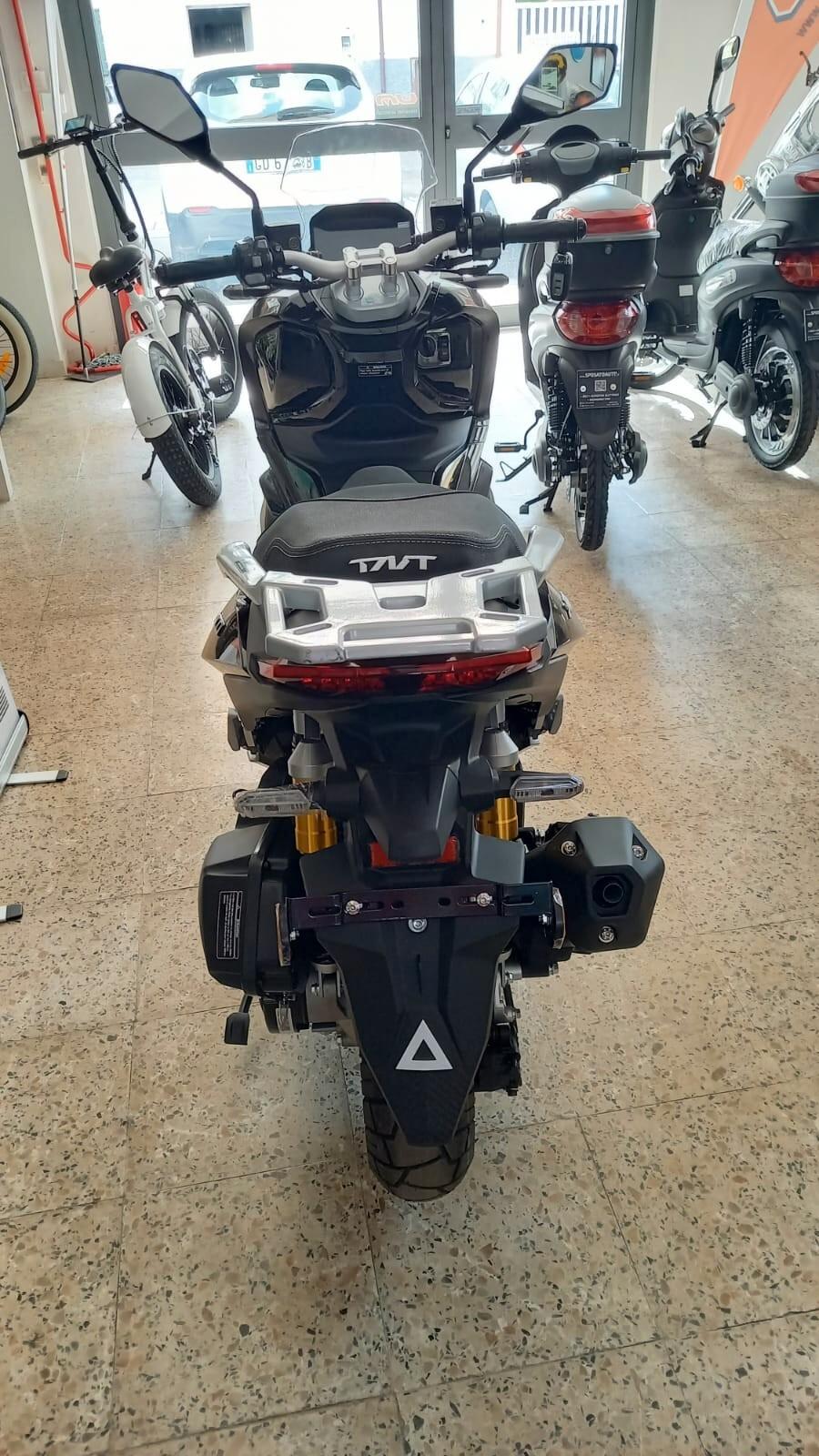 SCOOTER TNT MOTOR XCO 125CC NERO METAL STRUMENTAZIONE TFT E5