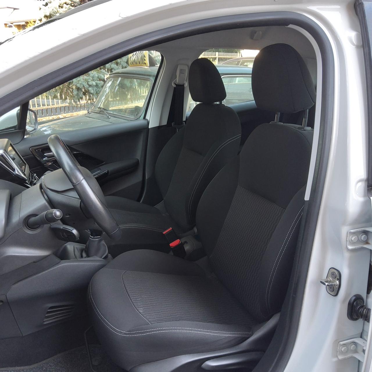 Peugeot 208 BlueHDi 75cv 5 porte OK NEOPATENTATI
