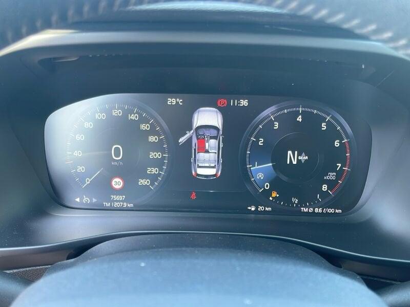 Volvo XC40 T2 Momentum AUTOCARRO