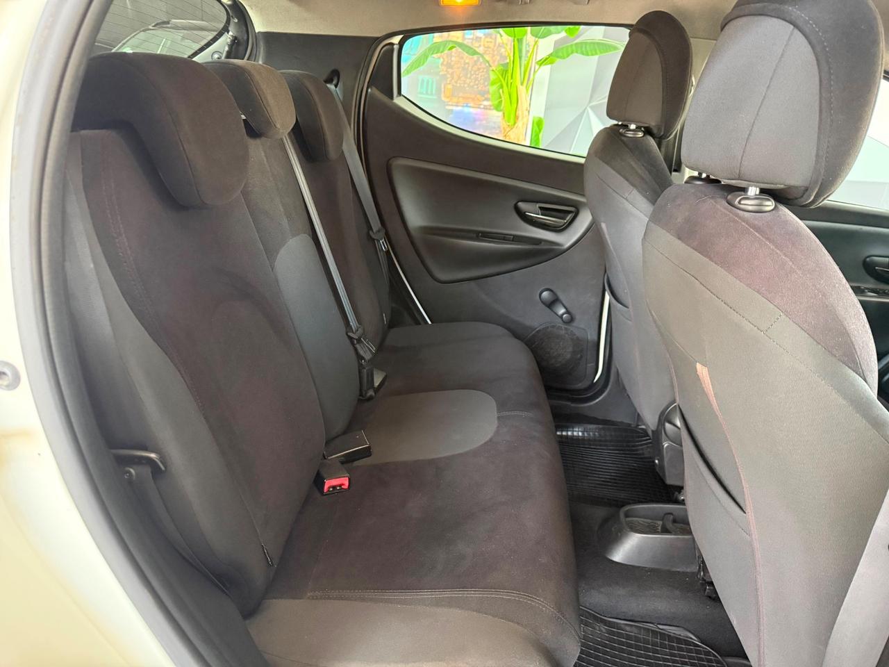Lancia Ypsilon 1.2 69 CV 5 porte S&S Silver-2013