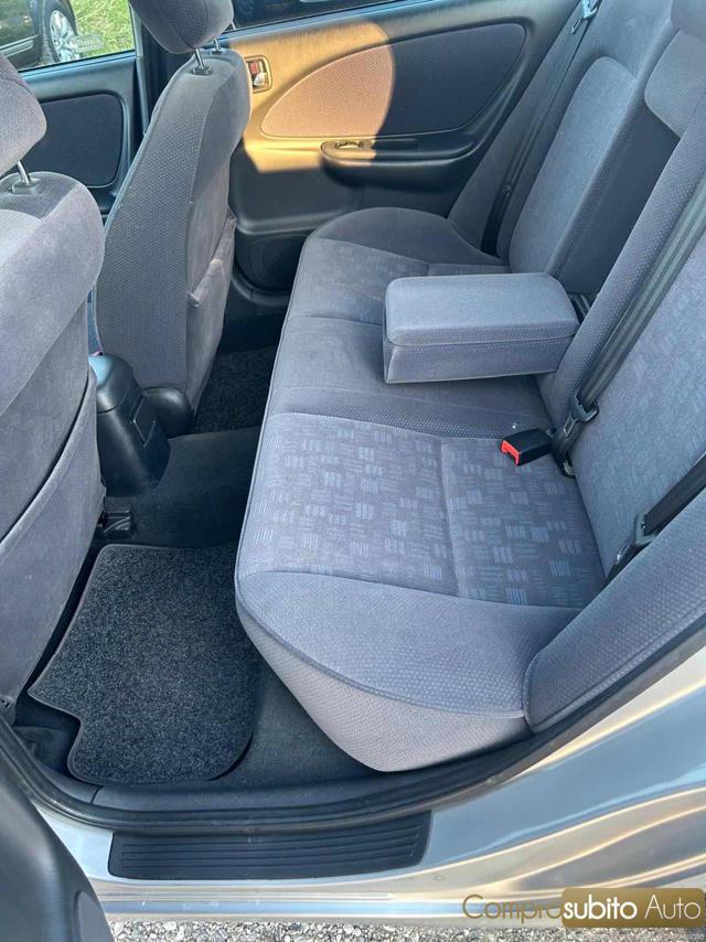 TOYOTA Avensis 1.6i 16V cat