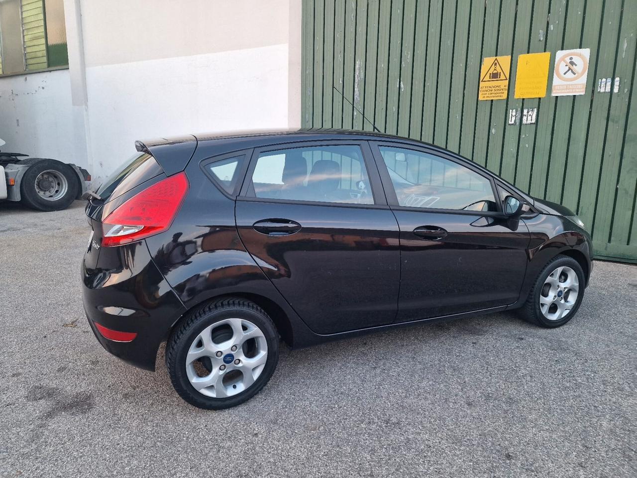 Ford Fiesta 1.4 5 porte Bz.- GPL