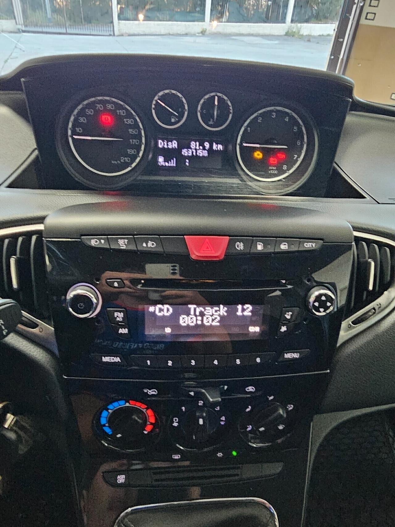 Lancia Ypsilon 1.2 69 CV 5 porte GPL Ecochic Silver