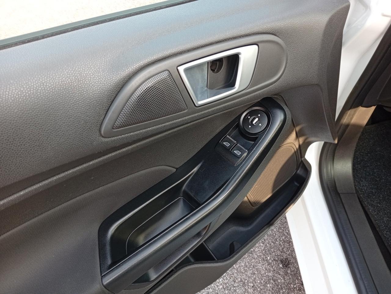 Ford Fiesta 1.5 TDCi 75CV 5 porte NEOPATENTATI OK