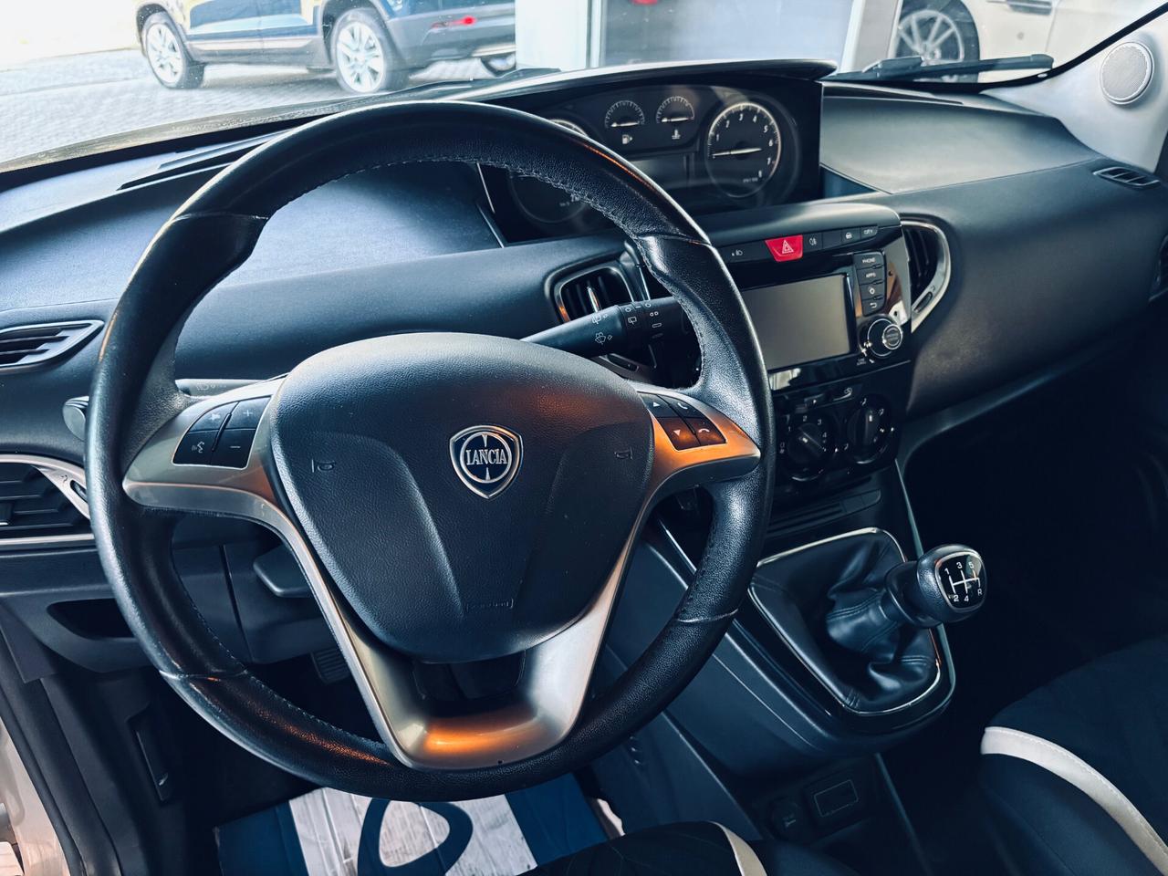 Lancia Ypsilon 1.2 69 CV 5 porte Silver