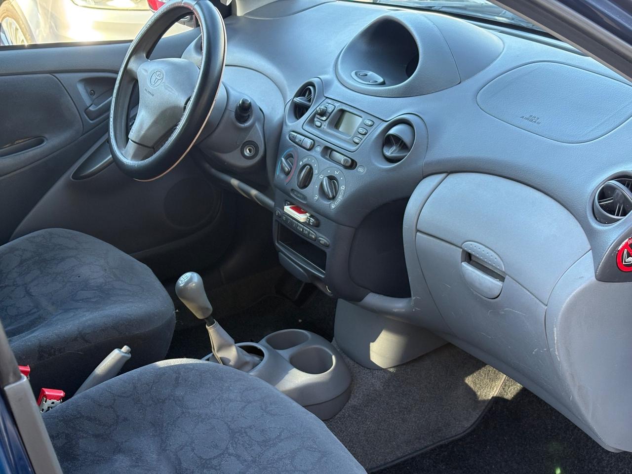 Toyota Yaris 1.0i 16V cat 5 porte Sol
