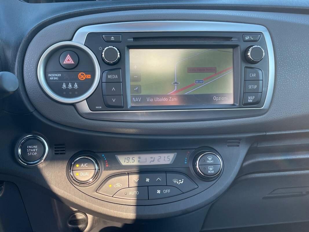 Toyota Yaris 1.4 d-4d 5p con TETTO PANORAMICO E NAVI