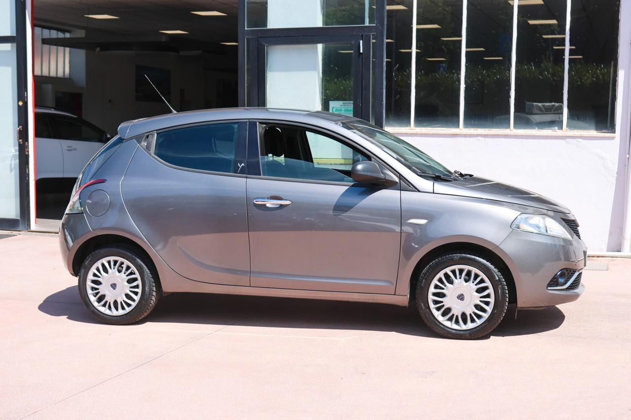 Lancia Ypsilon 1.2 69 CV 5 porte Silver