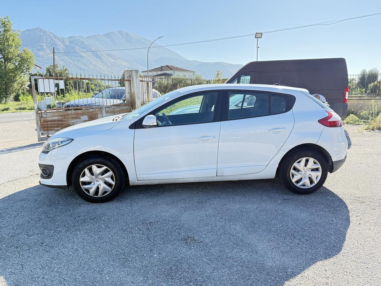 RENAULT MEGANE 1.5 DCI ADATTA NEOPATENTATI