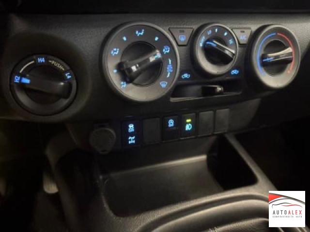 TOYOTA Hilux 2.4 d-4d C&C 4x4 Comfort GANCIO TRAINO