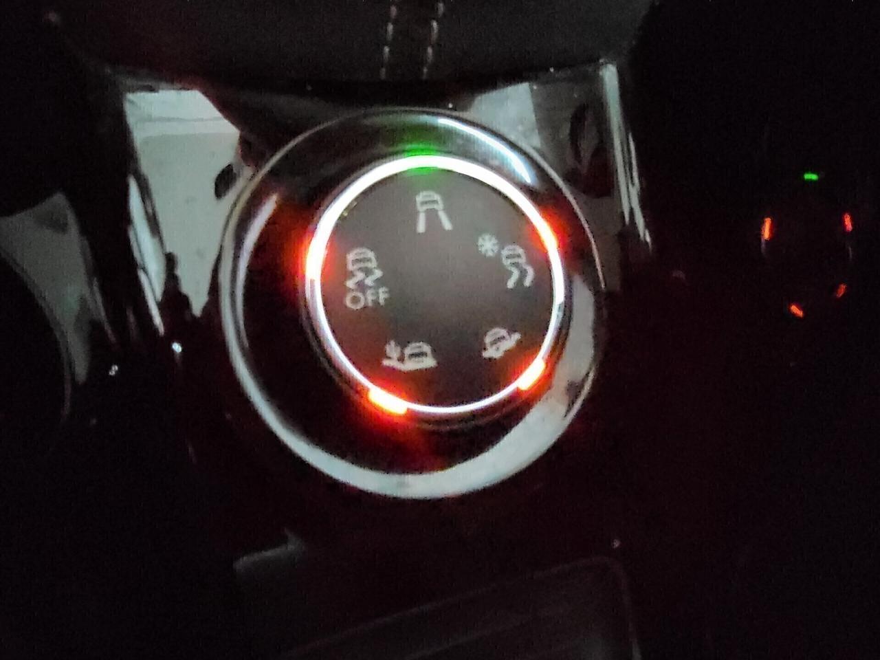 PEUGEOT 2008 1,6 HDI-TETTO PANOR-NAVI-3 REVISIONI