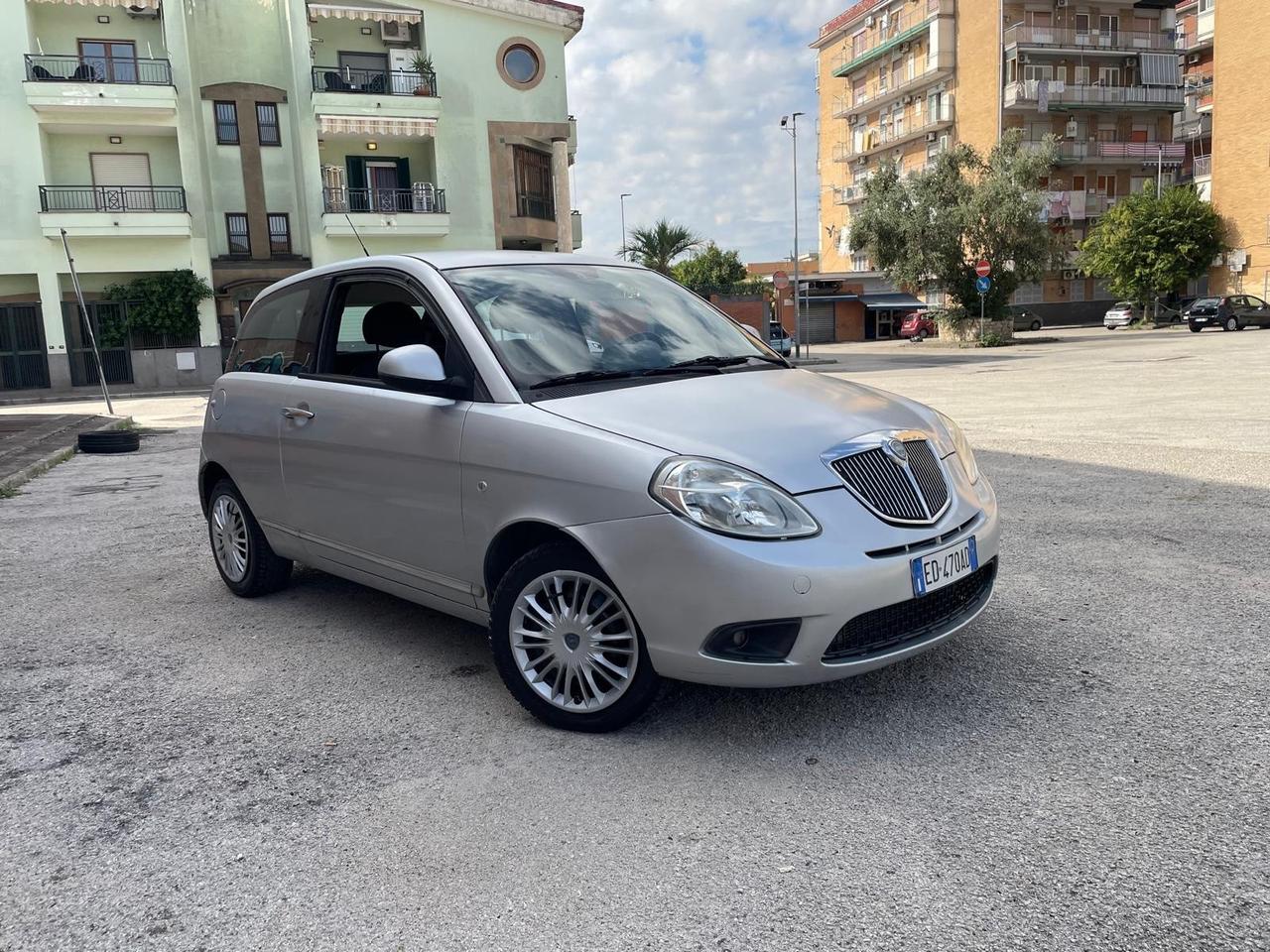 Lancia Ypsilon 1.2 69 CV Argento km 91000
