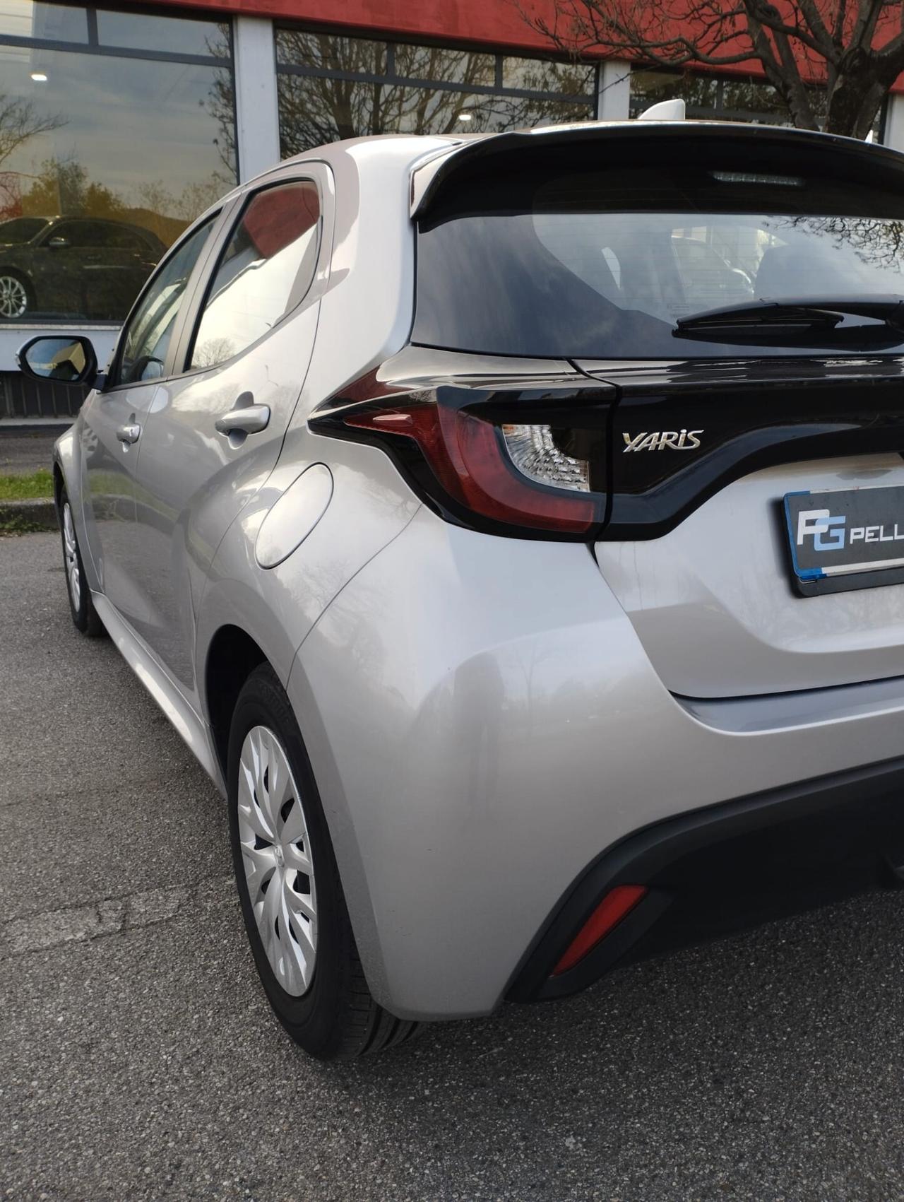 Toyota Yaris 1.0 Business ideale per neopatentati