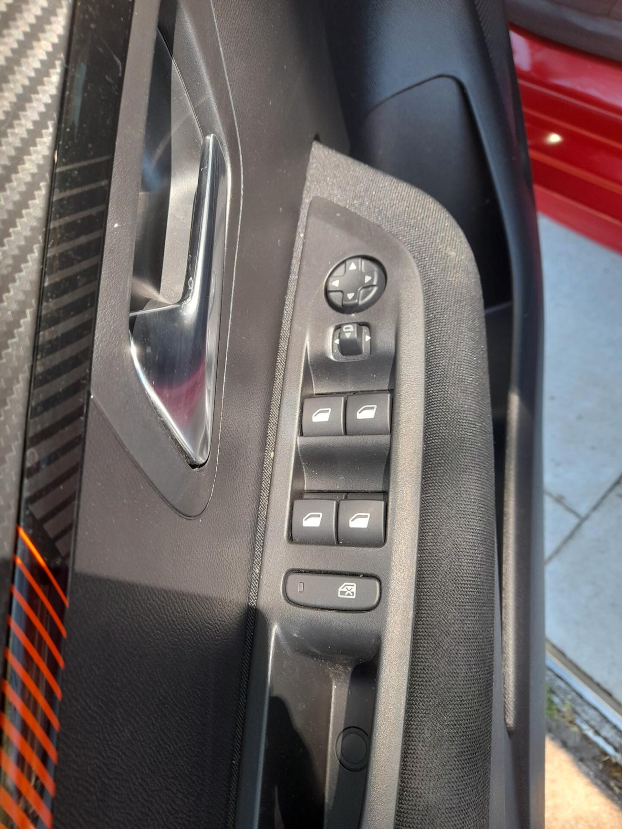 Peugeot 208 PureTech 5 porte