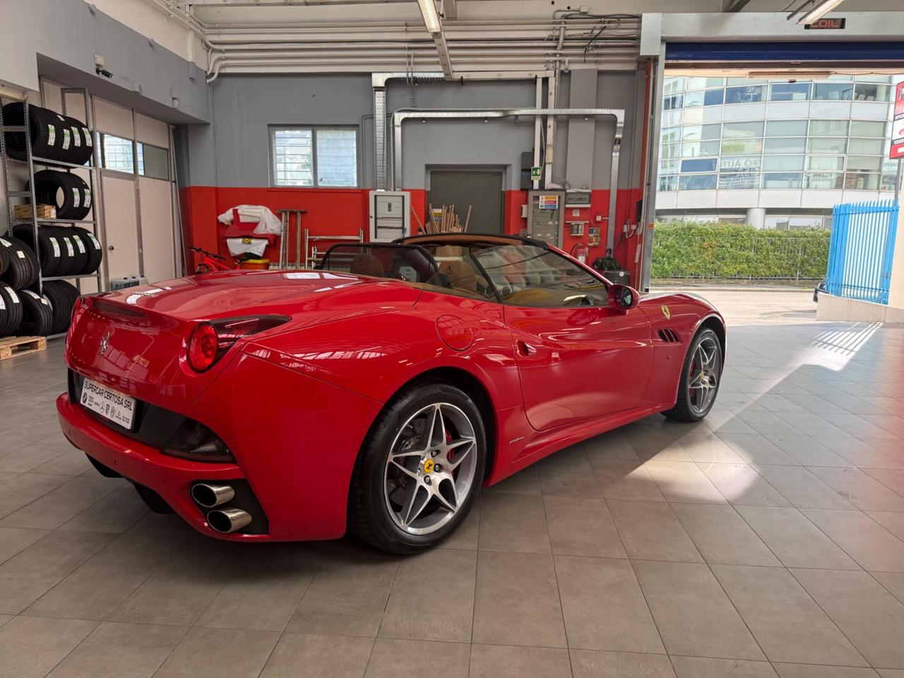 Ferrari California DCT OFFICALE ITALIANA TAGLANDI FERRARI