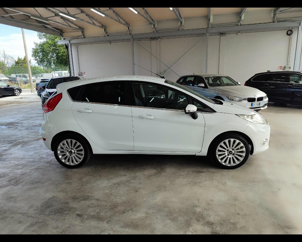 FORD Fiesta 6ª serie - Fiesta 1.4 5 porte Bz.- GPL Titanium
