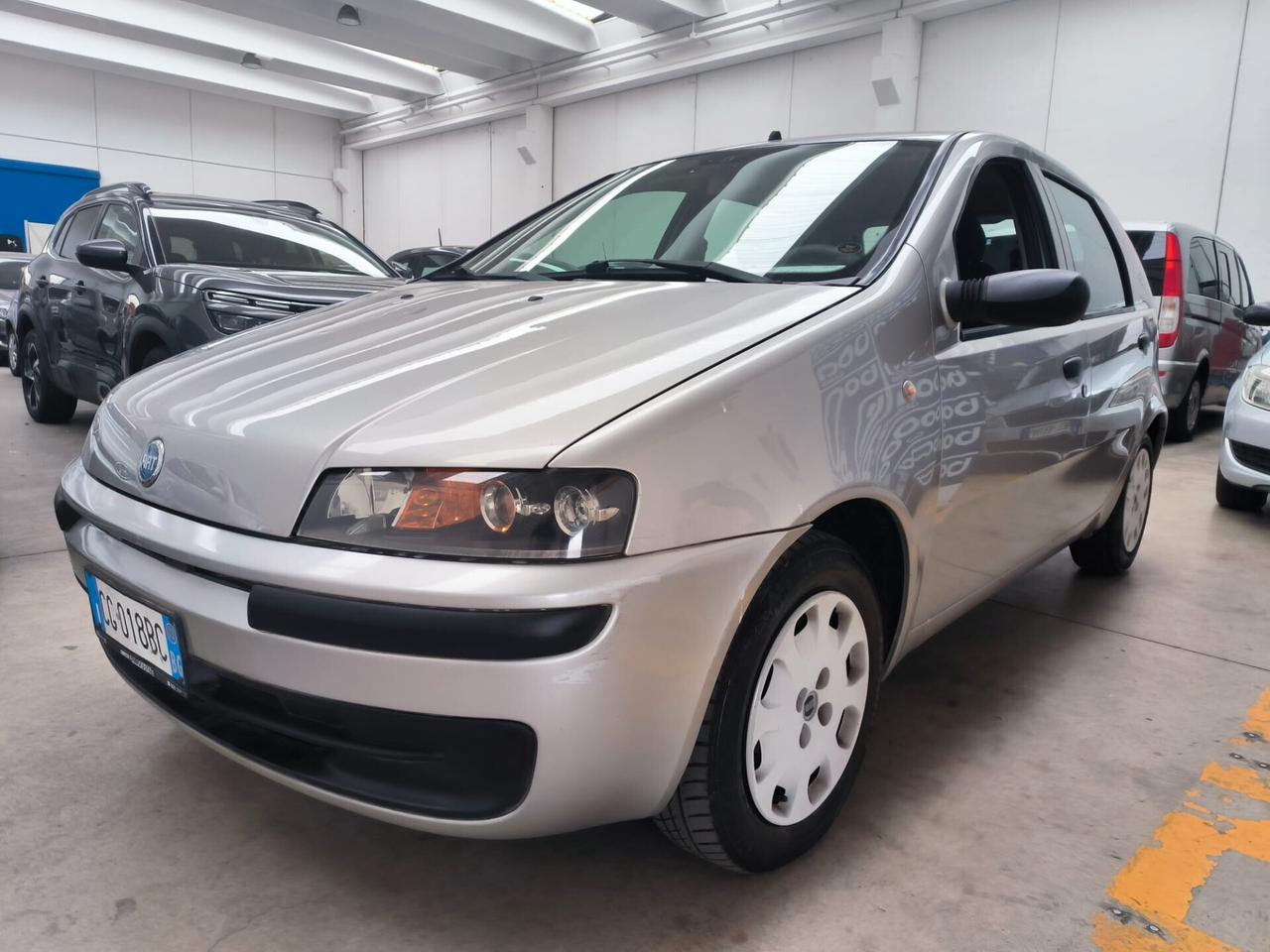 Fiat Punto 5 porte 1.2 bz-59kw/04-2003/NEOPATENTATI