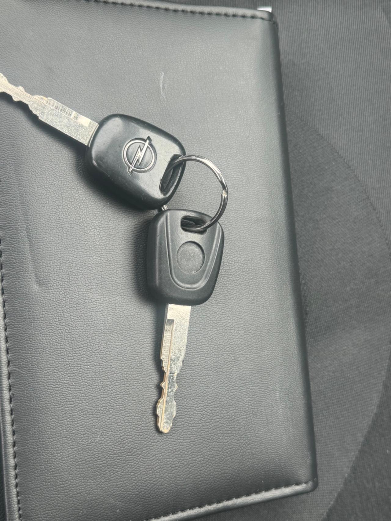 Opel Agila 1.2 16V 86CV Enjoy 2010